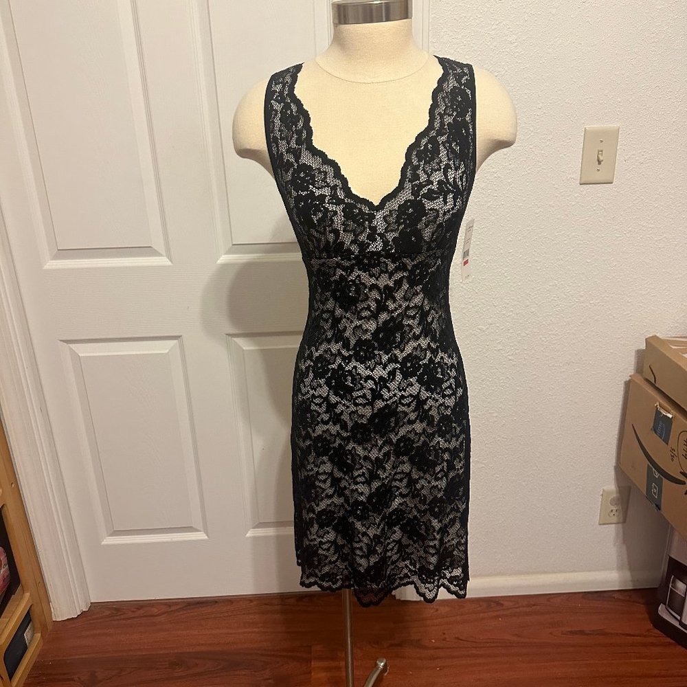 NWT Karen Kane V-Neck Pull-Over Form Fitting Stretch Black Lace Cocktail Dress